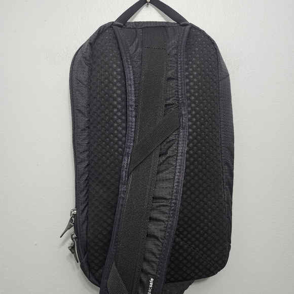 Pacsafe vibe sling bag  backpack black - Picture 6 of 10